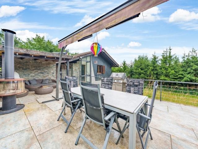 Außergewöhnliches freistehendes Haus – Vollständig renoviert im Jahr 2025