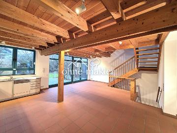 Außergewöhnliches schönes Haus mit großem Garten, Garage, EBK und Sauna