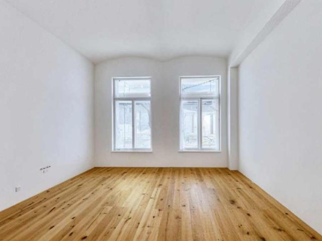 Außergewöhnliches Raumgefühl – 2 Zimmer Wohnung mit über 4m Deckenhöhe