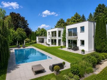 Außergewöhnliches, zeitgenössisches Wohnhaus in der Nähe von Golf