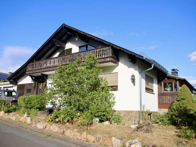 Aussergewöhnliches Zweifamilienhaus in Top Rand und Blicklage!