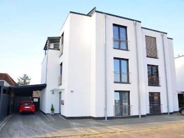 Außergewöhnliches Zweifamilienhaus mit Lift unterteilt in eine Penthouse Wohnung über 2 Etagen sowie einer Erdgeschosswohnung in Rastede Zentrum