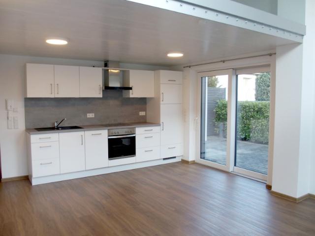 AUßERGEWÖHLICHES LOFT mit moderner Einbauküche, Südbalkon und Ostterrasse in ruhiger Lage.