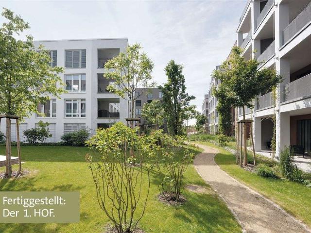 Aussicht auf den grünen Quartierspark: 4 Zimmer Eigentumswohnung mit privater Loggia