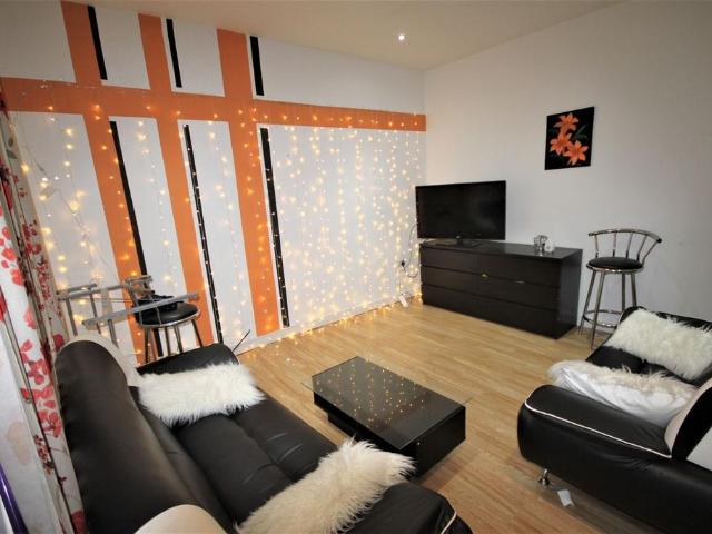 Autumn Avenue, Burley, Leeds, LS6 3 bed terraced house to rent £1,368 pcm £316 pw