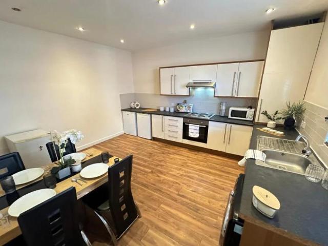 Autumn Street, Leeds LS6 6 bed house to rent £3,900 pcm £900 pw