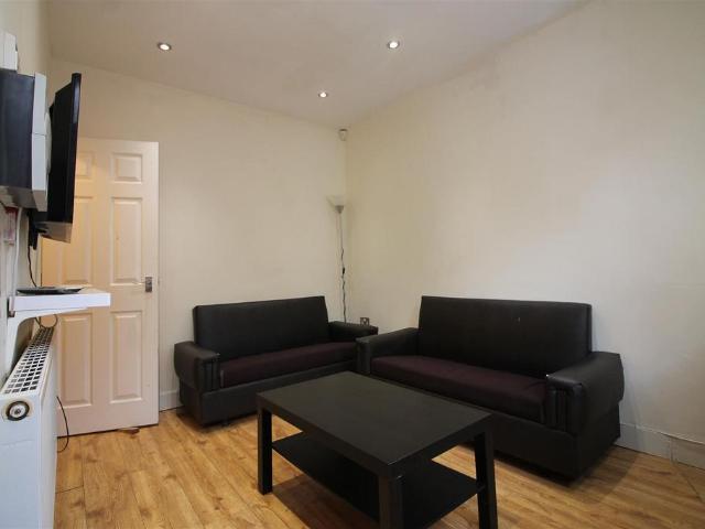 Autumn Terrace, Hyde Park, Leeds 3 bed house to rent £1,885 pcm £435 pw