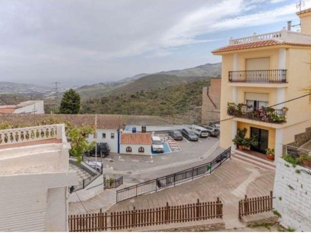Auténtica casa andaluza con patio y terraza en Lújar – Más de 400 m2 y gran potencial