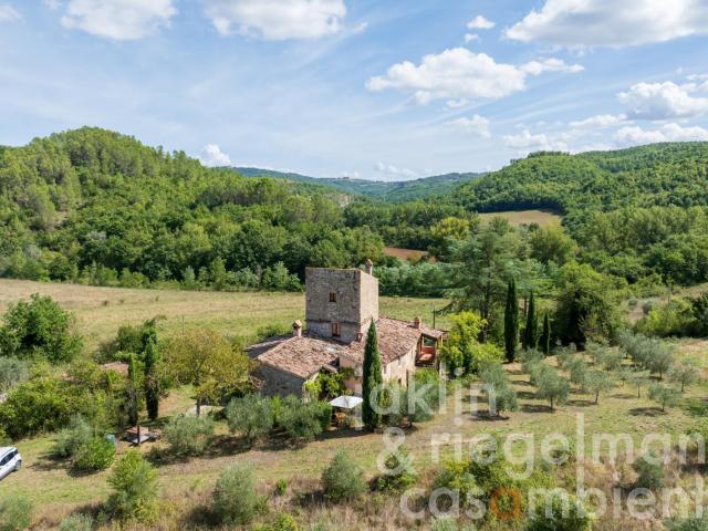 Autentica casa situata in un piccolo borgo tra Todi e il Lag. 151m² San Venanzo