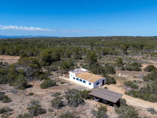 Auténtica Finca Mediterránea Es Cap de Barbaria · Formentera