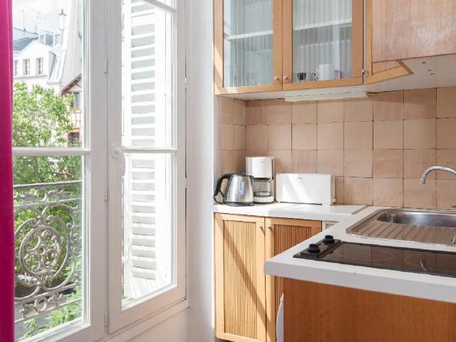 Authentic Parisian Charm on the 2nd Floor 34m², Paris Amsterdam Apartments for Rent