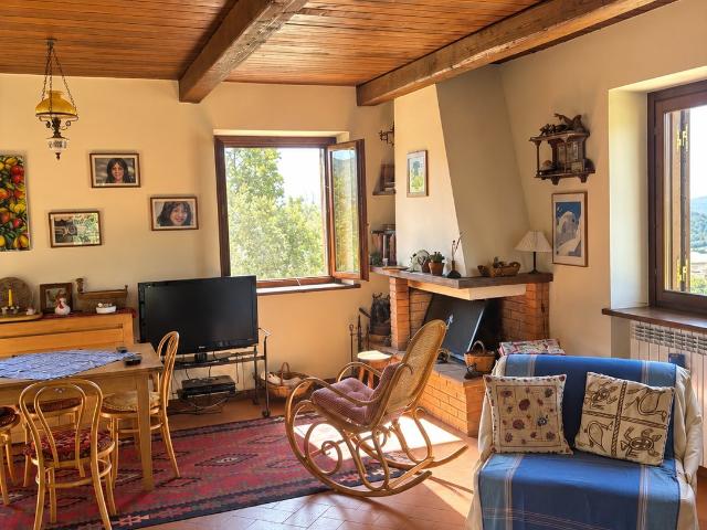 AUTHENTIC UMBRIAN STONE HOUSE WITH PANORAMIC MOUNTAIN VIEWS 84m² Cascia