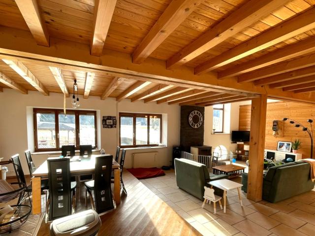 Authenticité et grands espaces – Ferme comtoise avec deux ha. 411m² Les Chalesmes