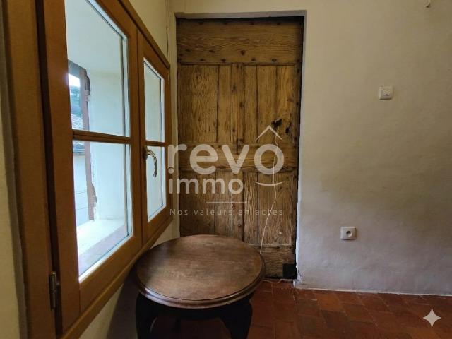 Authenticité, volumes et douceur de vivre au cœur du village. 131m² Gigondas