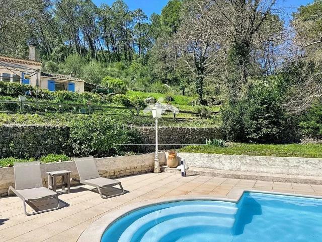 Authentique bastide provençale avec gîtes, piscine et grand. 320m² Salernes