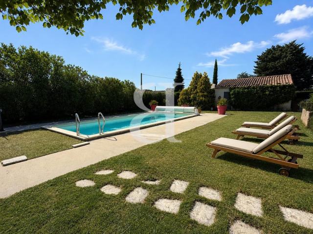 Authentique bâtisse en pierre avec jardin et piscine région. 249m² Grillon