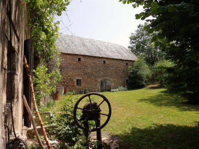 Authentique corps de ferme à rénover 200m² Montézic
