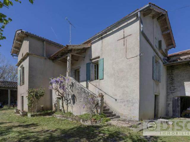 Authentique corps de ferme avec 3 hectares et dépendances. m² Caylus