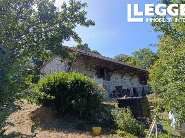 Authentique corps de ferme de 7 chambres, dépendances, 23,5 hectares de terrain, belle vue, proche commodités