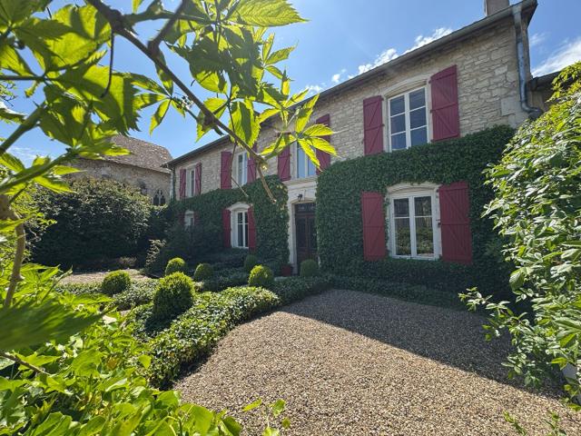 Authentique demeure du Xviii° 476 M² 7 Chambres Jardin. 476m² Woël