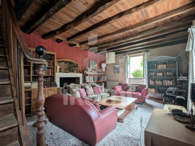 Authentique demeure en pierre cadre et rénovations excepti. 351m² Champcevinel