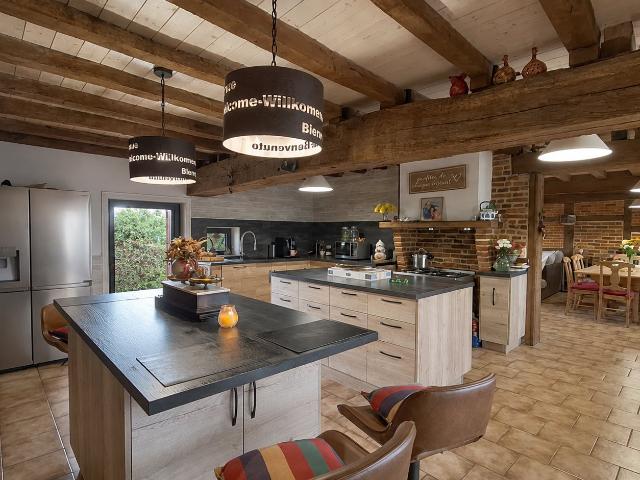 Authentique ferme bressane à colombages rénovée avec 2 logem. 132m² Louhans