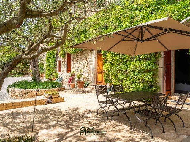 Authentique ferme provençale en Vallée de la Cèze avec vue 400m² Pont Saint Esprit