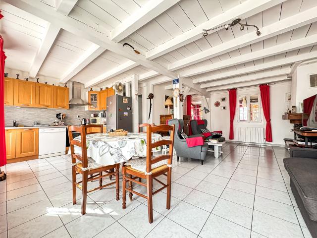 Authentique landaise au coeur du village avec logement attenant