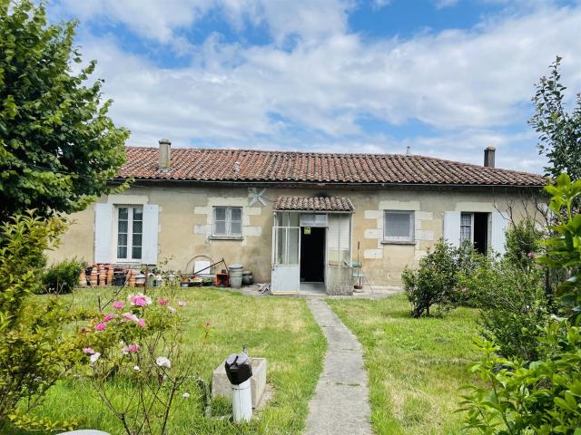 Authentique maison Charentaise à rénover 118m² Mortagne sur Gironde