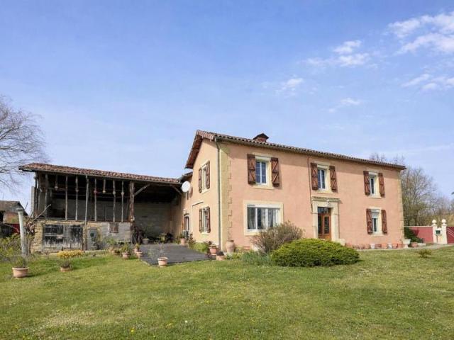 Authentique maison gasconne rénovée avec soin. Beau potentiel d’agrandissement