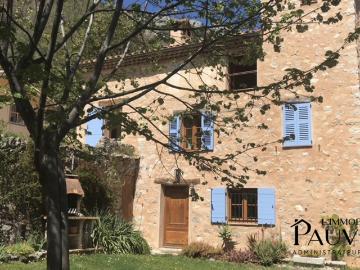 Authentique maison de 7 pièces en pierre de 98 m2 rénovée. V