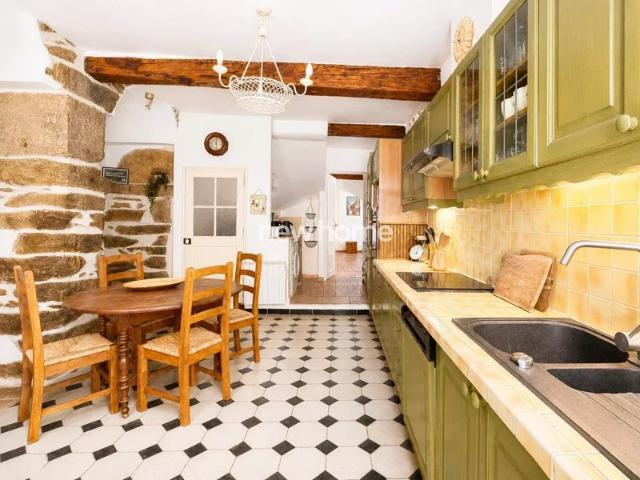 Authentique maison de village avec maison d'amis, patio et terrasse au cœur de La Garde Freinet