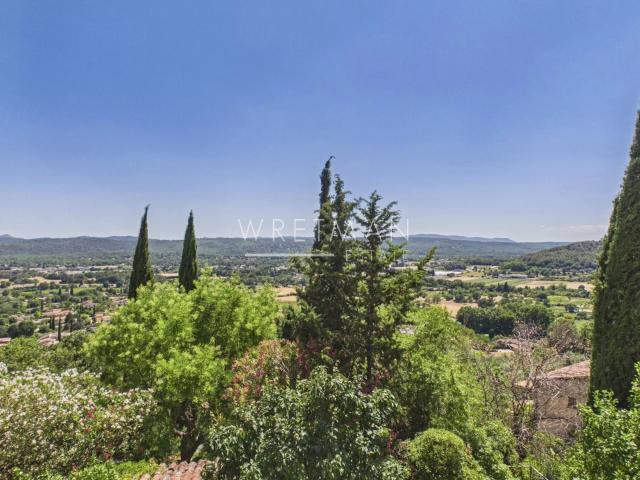 Authentique maison de village avec terrasses et vue panorami. 170m² Callian