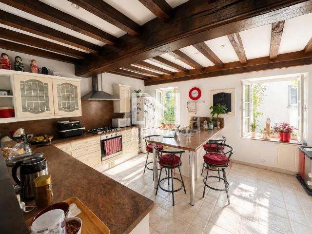 AUTHENTIQUE MAISON DE VILLAGE DE 157 m2