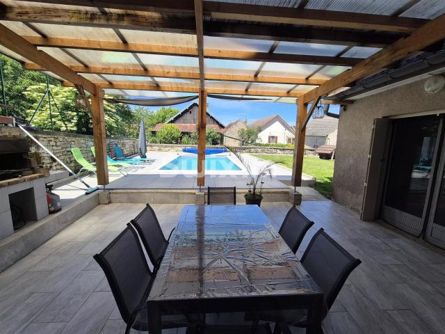 Authentique Maison En Pierre Avec Terrain De Plus D'un Hecta. 135m² Offlanges