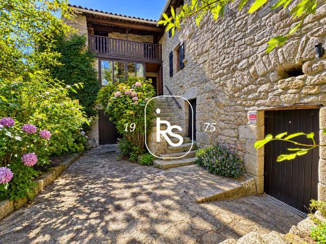 Authentique maison en pierre de hameau de 154 m2 A FINIR DE. 154m² Lentillères