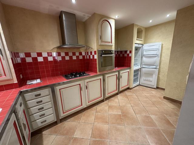 AUTHENTIQUE MAISON PROVENçALE RENOVEE + grand GARAGE 2 voitures + grand GRENIER à AMENAGER IDEAL 1er achat