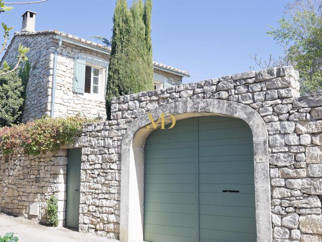 Authentique maison provençale rénovée Jardin intimiste & p. 180m² Murs