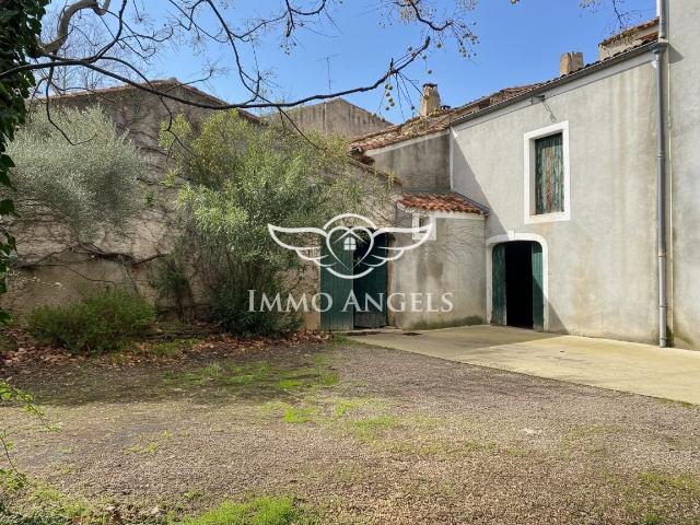 Authentique maison vigneronne à fort potentiel dans le centr. 286m² Montpeyroux