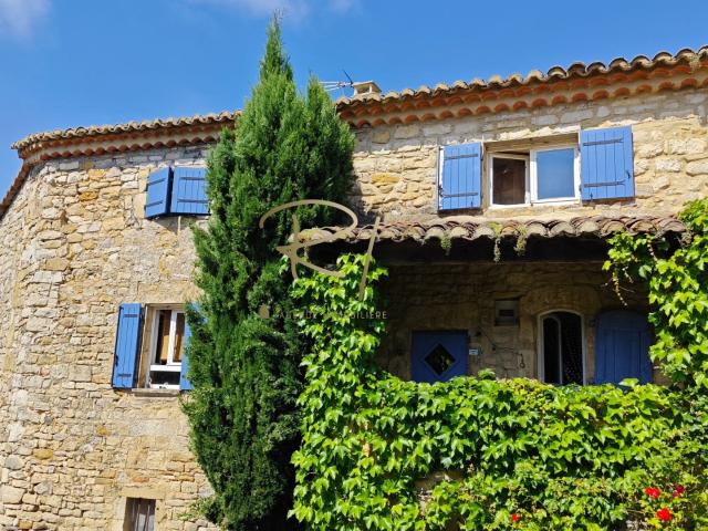 Authentique mas de village Sud Ardèche 162m² Bessas