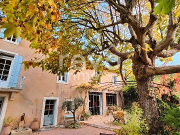 Mas de village de charme rénové avec goût !