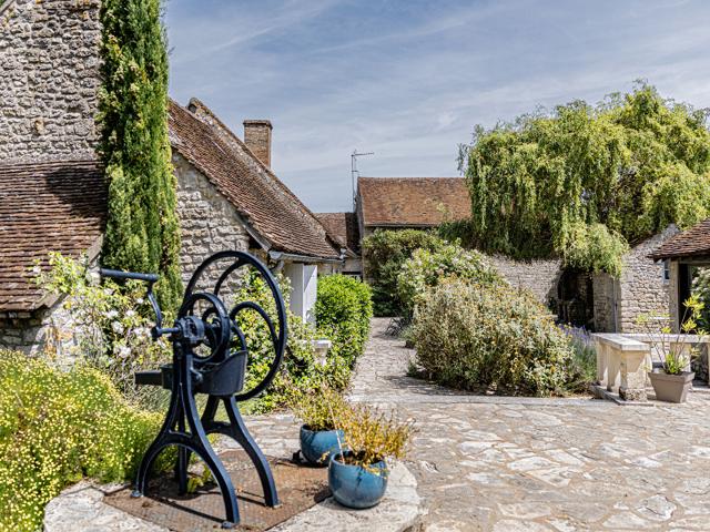 Authentique propriété de campagne avec piscine à l'orée de la forêt d'Orléans