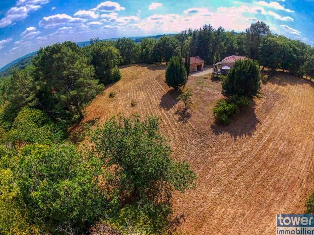 Authentique Propriété Lotoise Sur Plus De 2 Hectares, Au Cal. 65m² Puy l'Evêque