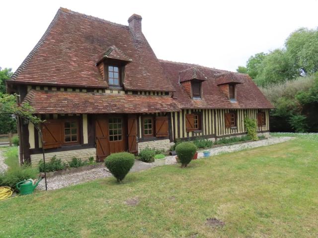 Authentique propriété normande avec maison d’amis proche Cambrem
