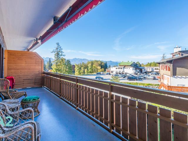 AUTHENTISCHE WOHNUNG IM ZENTRUM VON CRANS