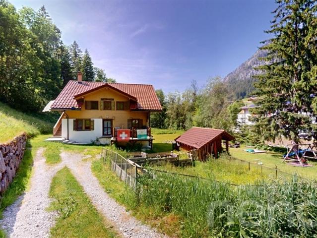 Authentisches renoviertes Cottage – großes Grundstück am Fluss