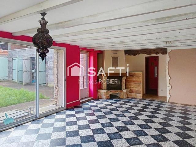 Autonome en Energie C, clim réversible, trois chambres, jardin, dépendances et panneaux solaires !