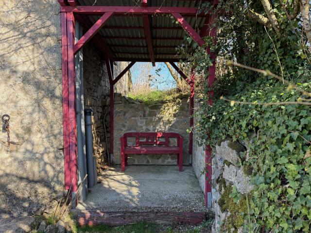 Auv 1143: Maison habitable, dépendances, ruine, jardin, calme, 440m2