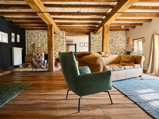 Auv 1216: Grande et petite maison, grange, superbe jardin, 3830m2