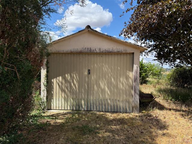 Auv 1224: Maison en pierres, garage, vue superbe, 822m2 97m² Château sur Cher